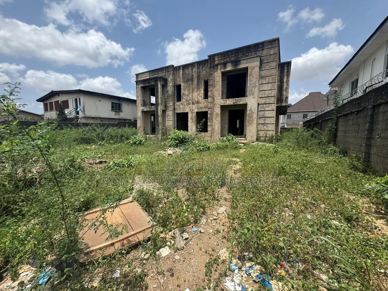 9bdrm Block of Flats in Phase 2 for sale