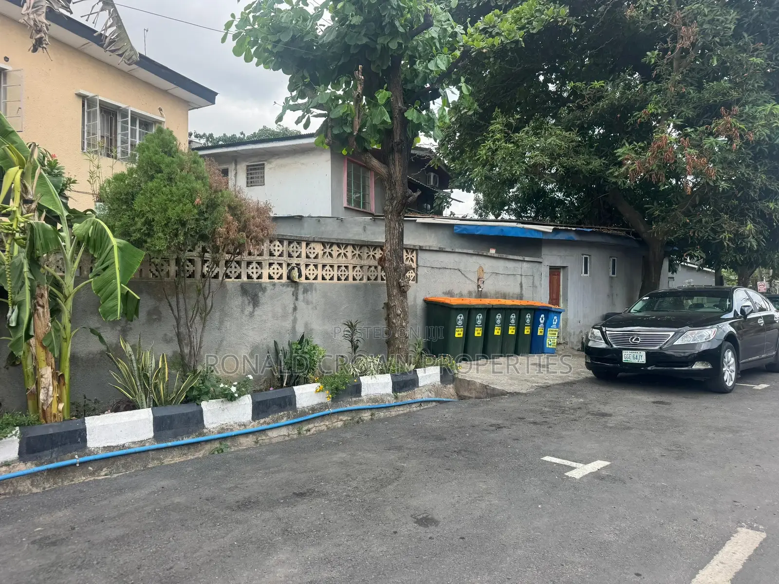 9bdrm Block of Flats in Phase 2 for sale