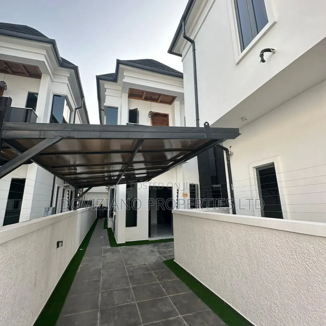 4bdrm Duplex in Ikota for sale
