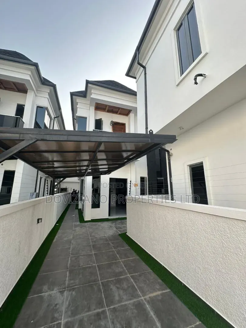 4bdrm Duplex in Ikota for sale