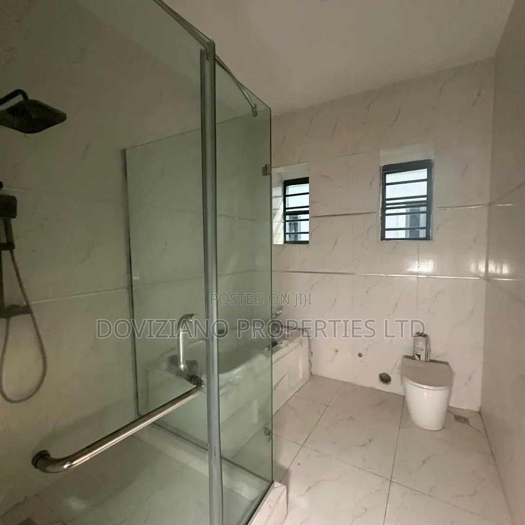 4bdrm Duplex in Ikota for sale