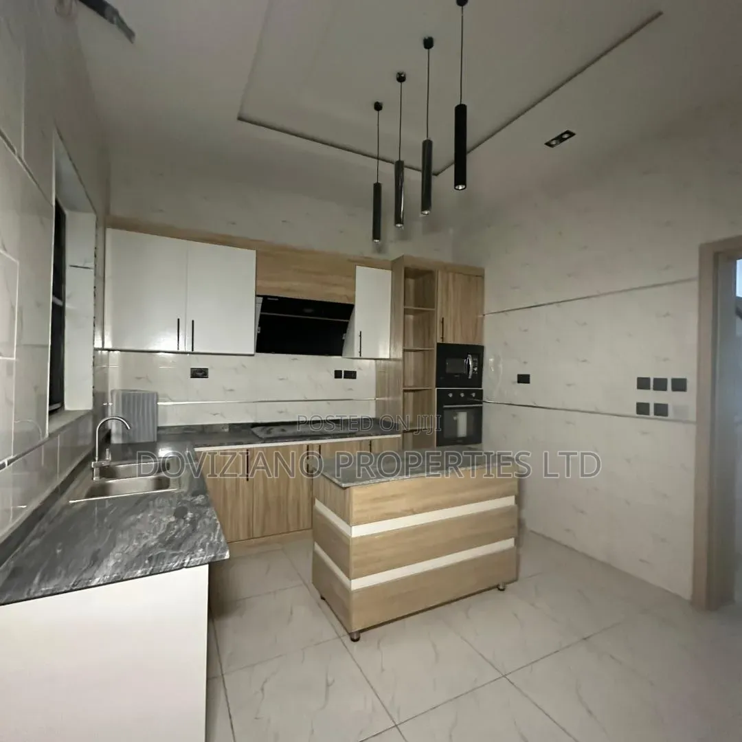 4bdrm Duplex in Ikota for sale