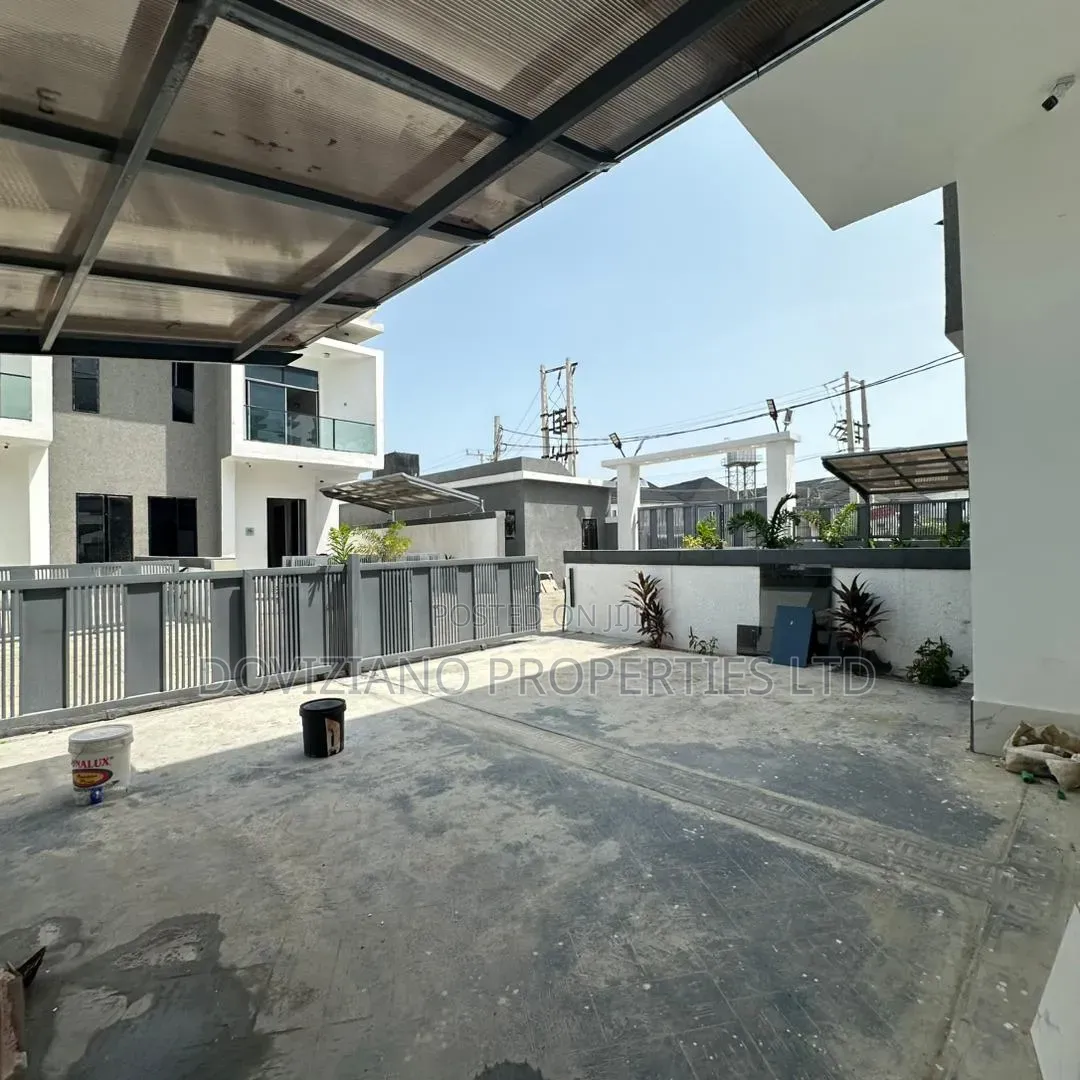 4bdrm Duplex in Ikota for sale