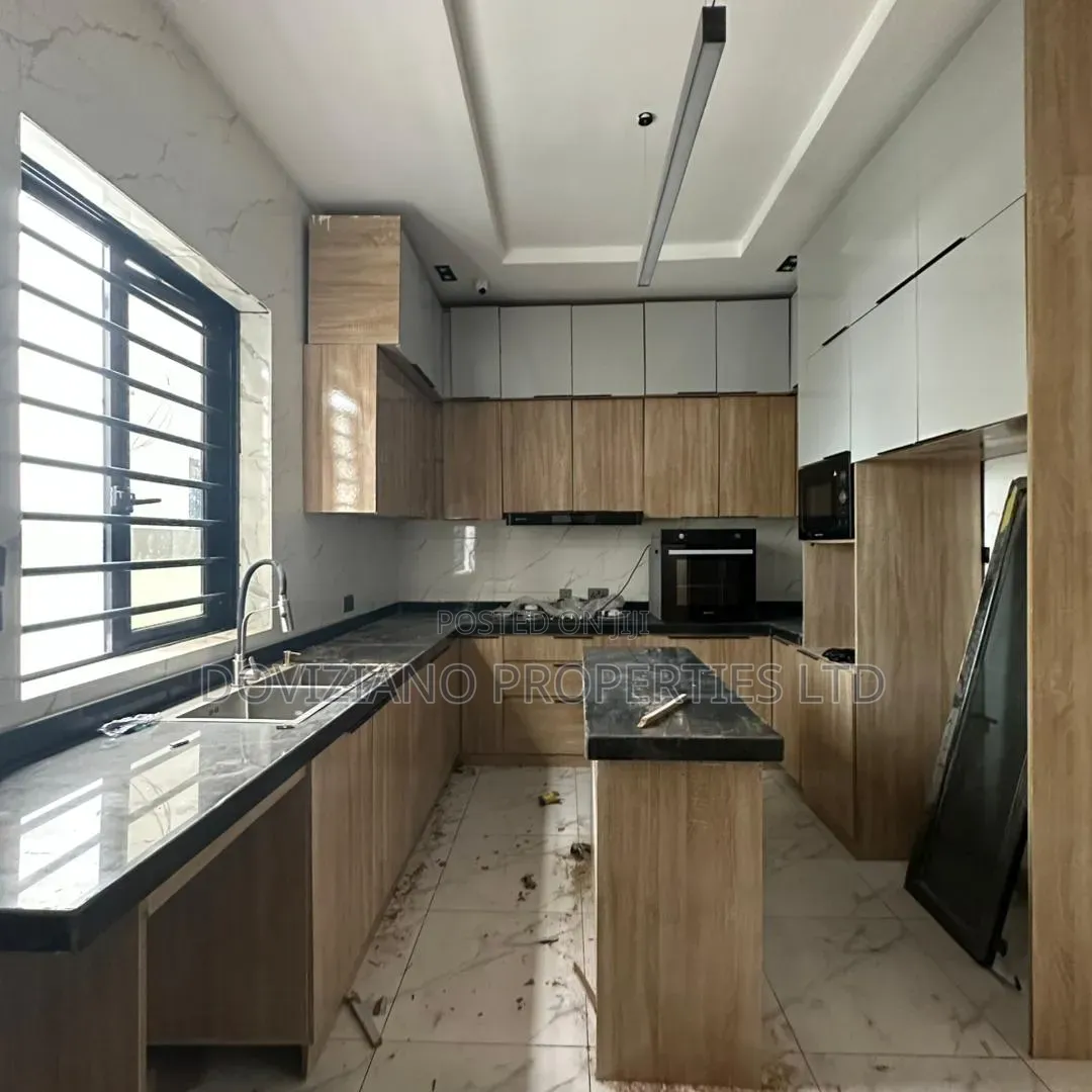 4bdrm Duplex in Ikota for sale