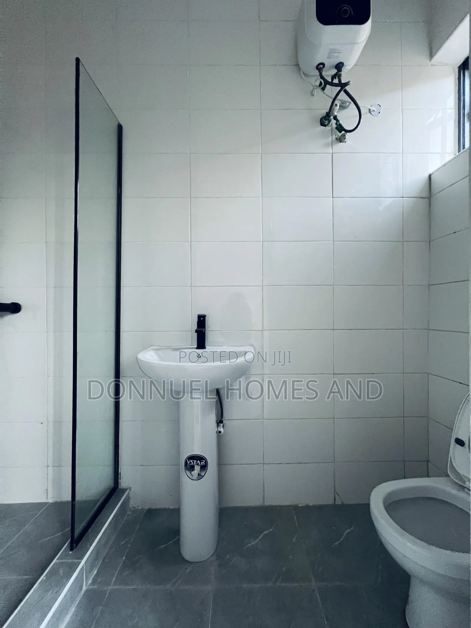 4bdrm Townhouse / Terrace in Ilaje for rent