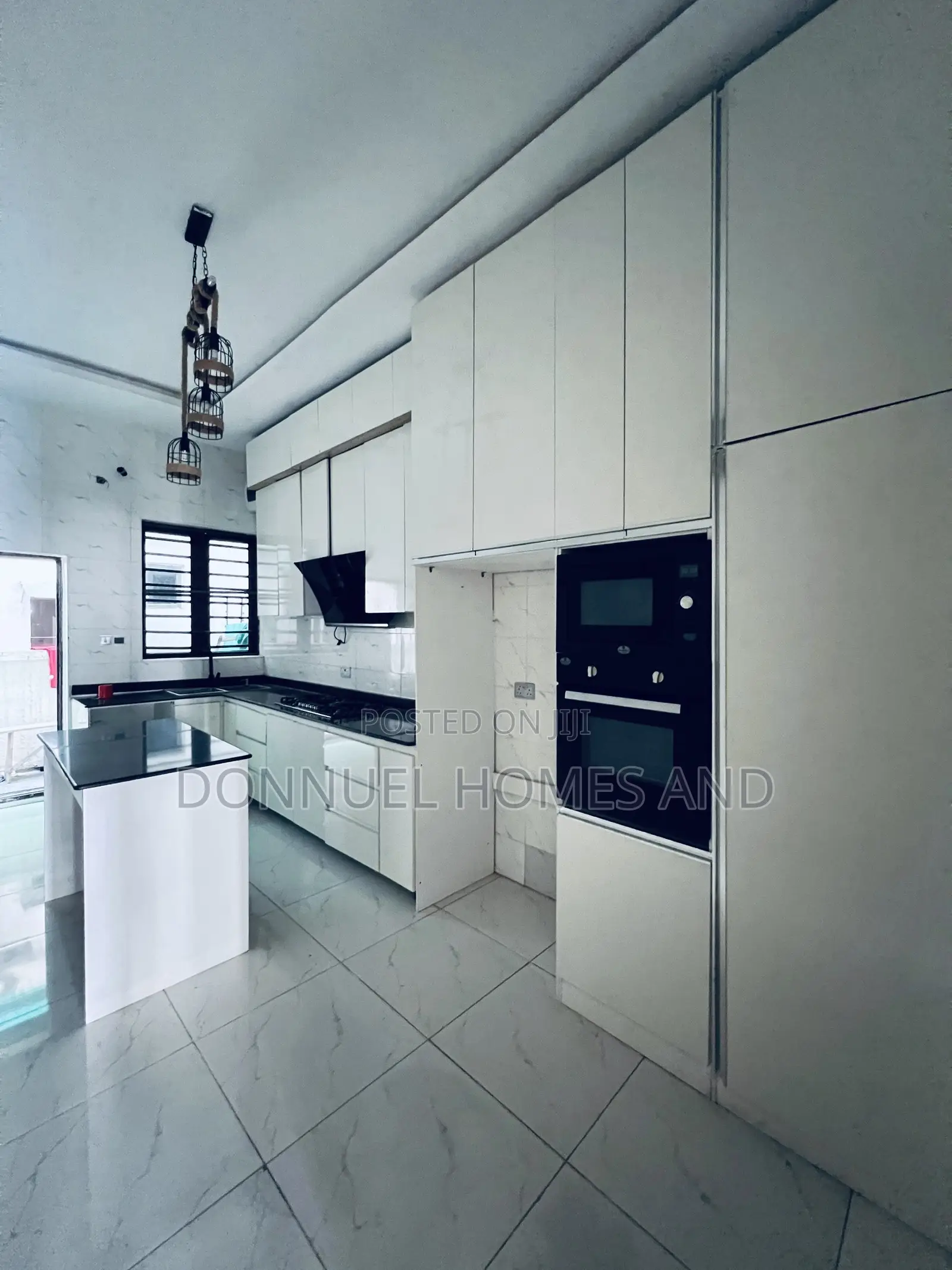 4bdrm Townhouse / Terrace in Ikota for rent