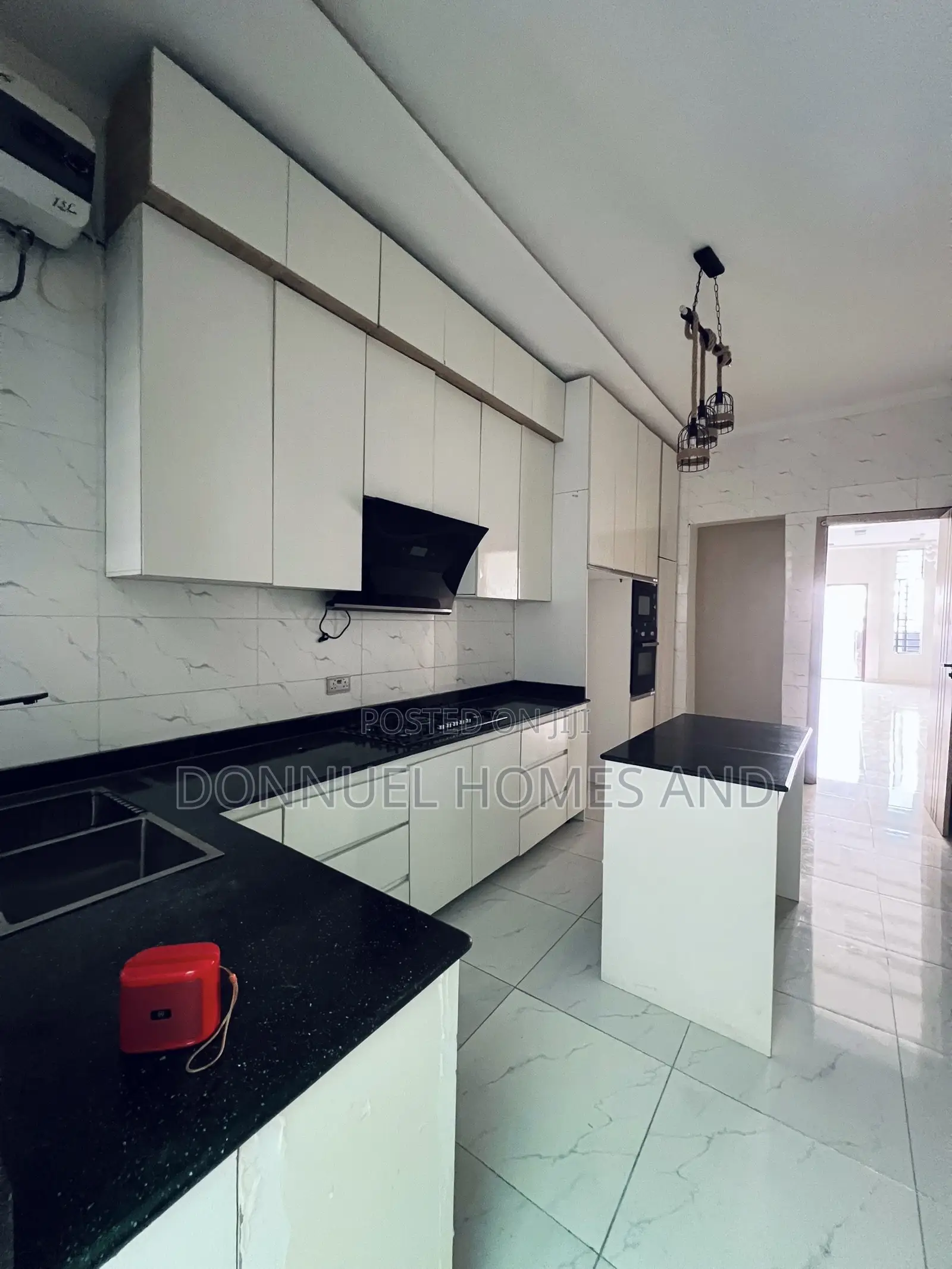 4bdrm Townhouse / Terrace in Ikota for rent