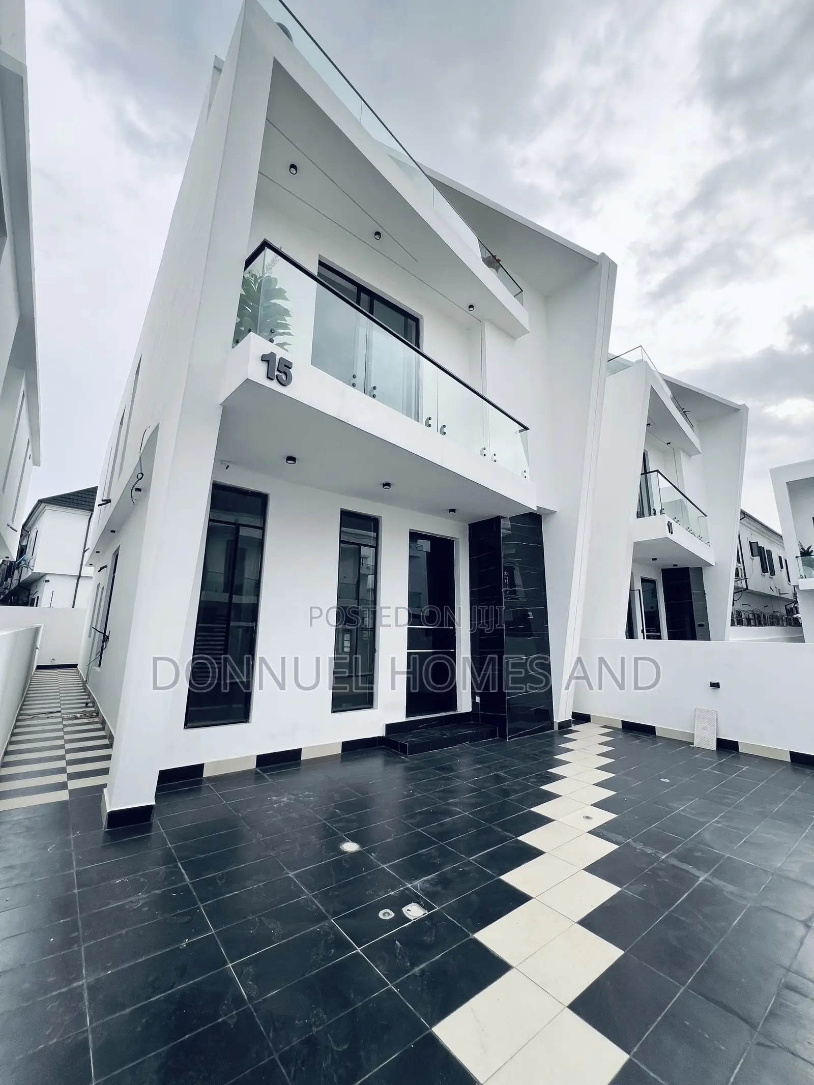 4bdrm Duplex in Lekki Expressway for sale