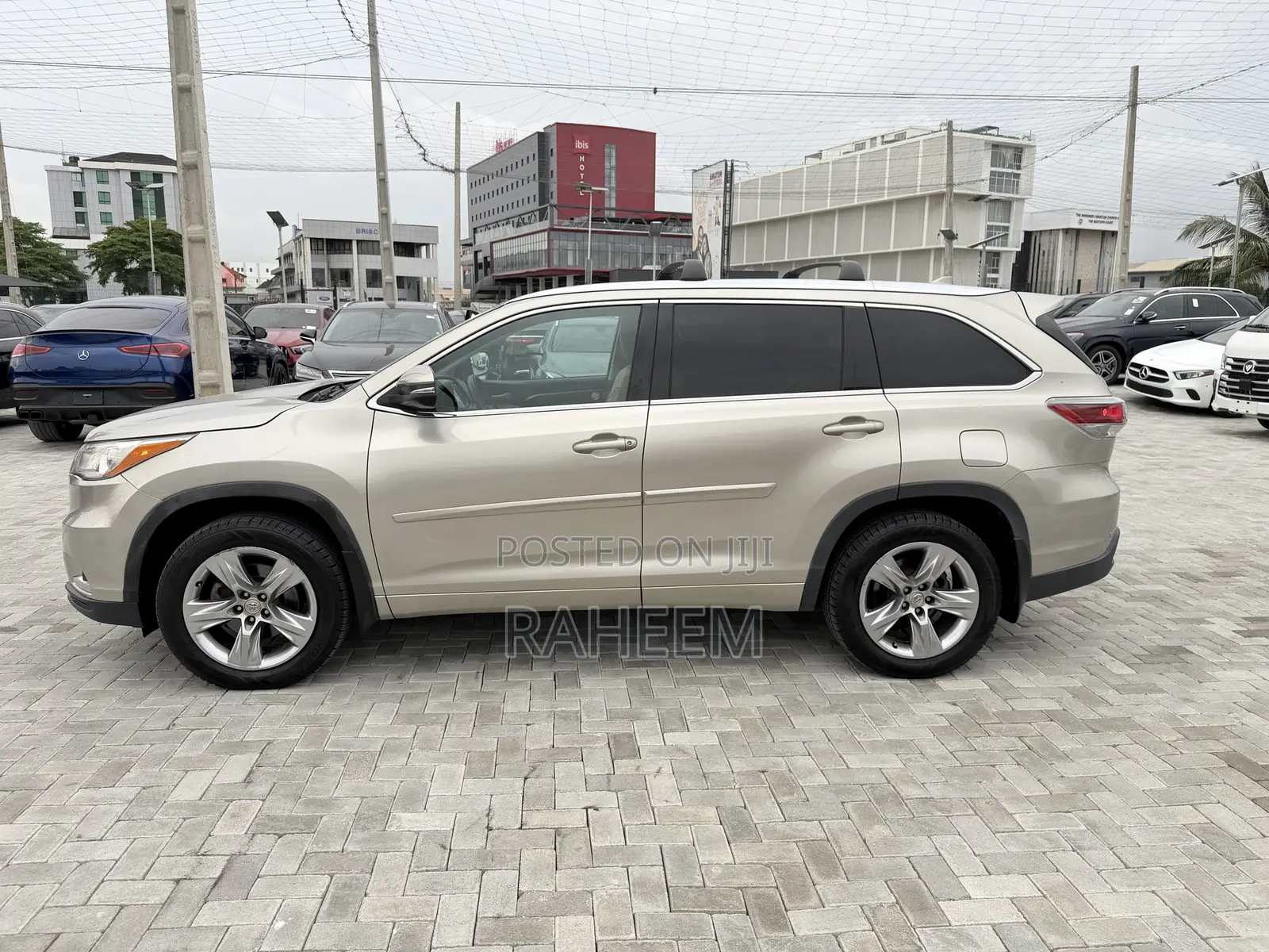 Toyota Highlander Limited V6 4x4 (3.5L 6cyl 6A) 2016 Gold