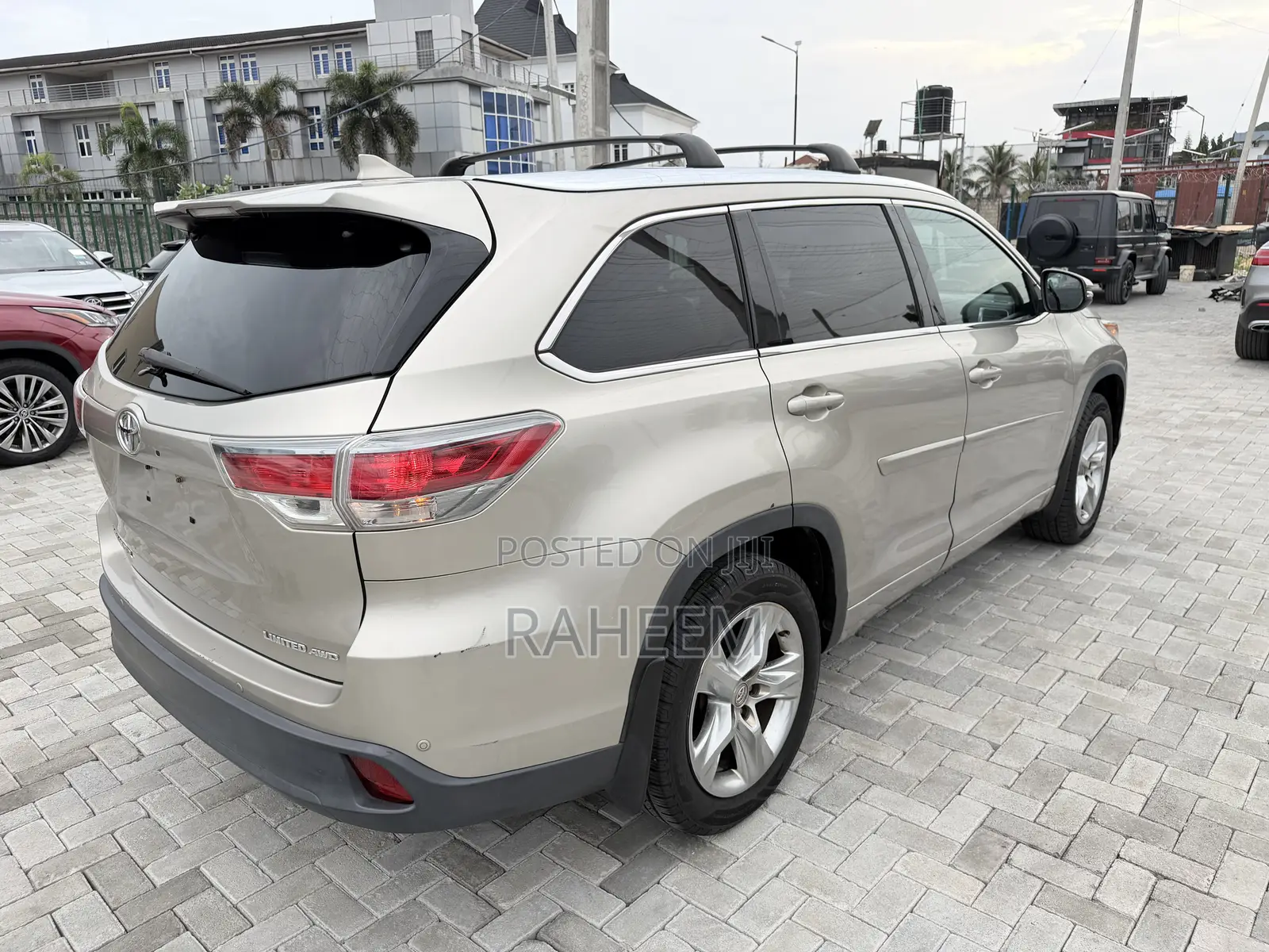 Toyota Highlander Limited V6 4x4 (3.5L 6cyl 6A) 2016 Gold