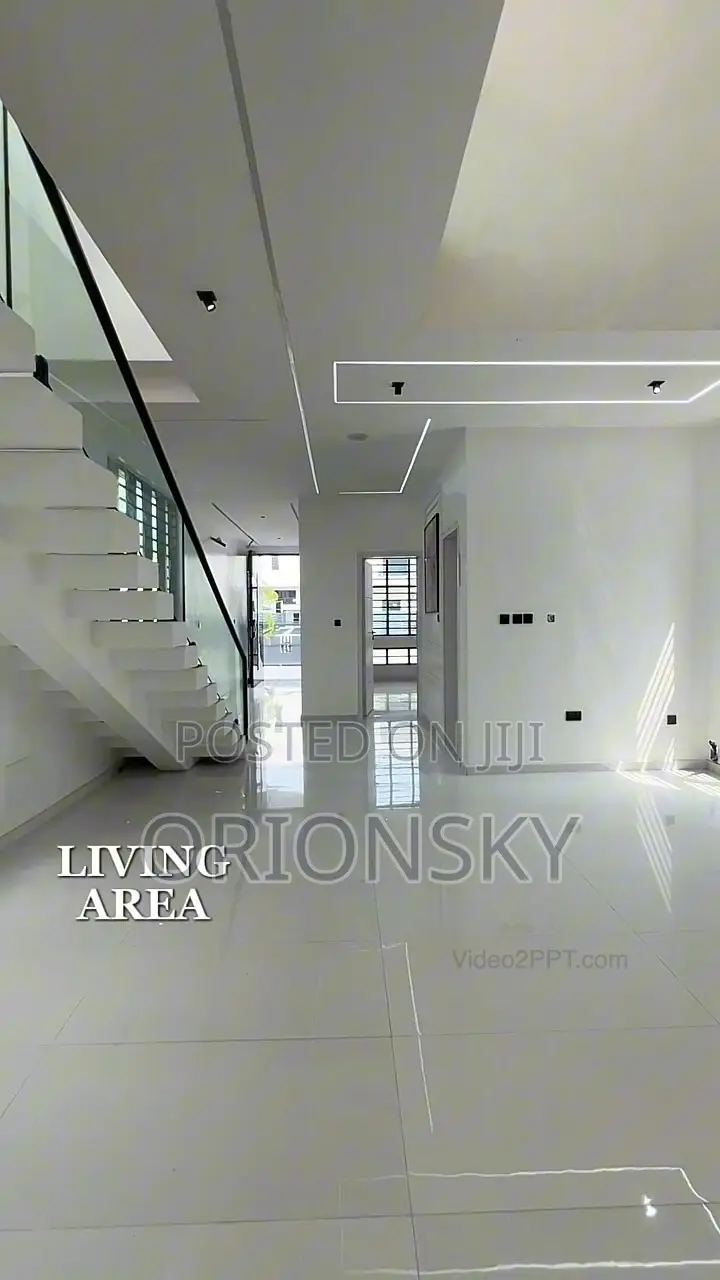5bdrm Apartment in Chevron for sale