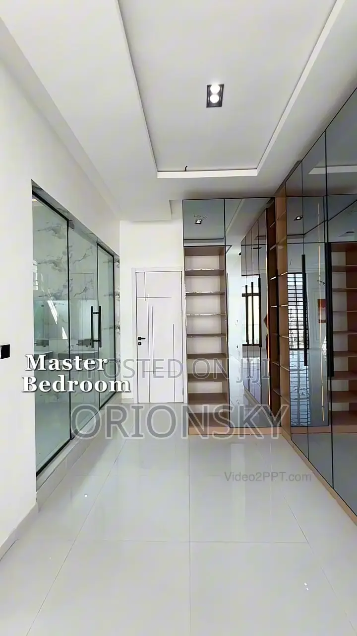 5bdrm Apartment in Chevron for sale