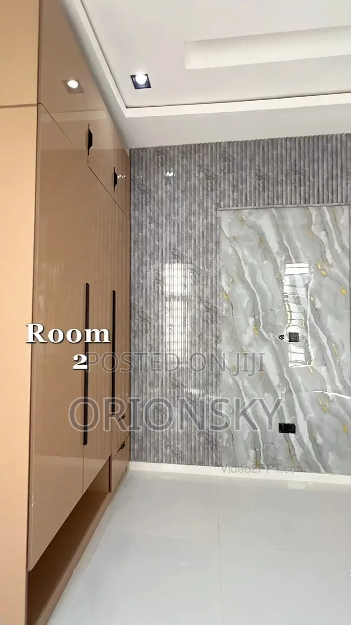 5bdrm Apartment in Chevron for sale