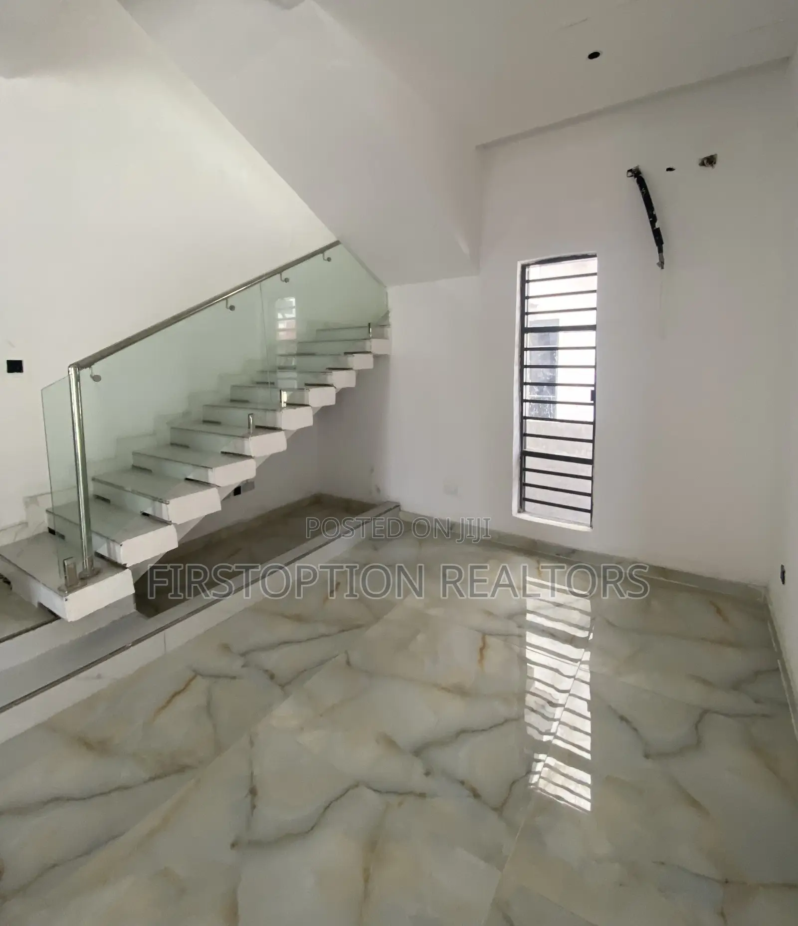 5bdrm Duplex in White Oak Estate, Ologolo for rent