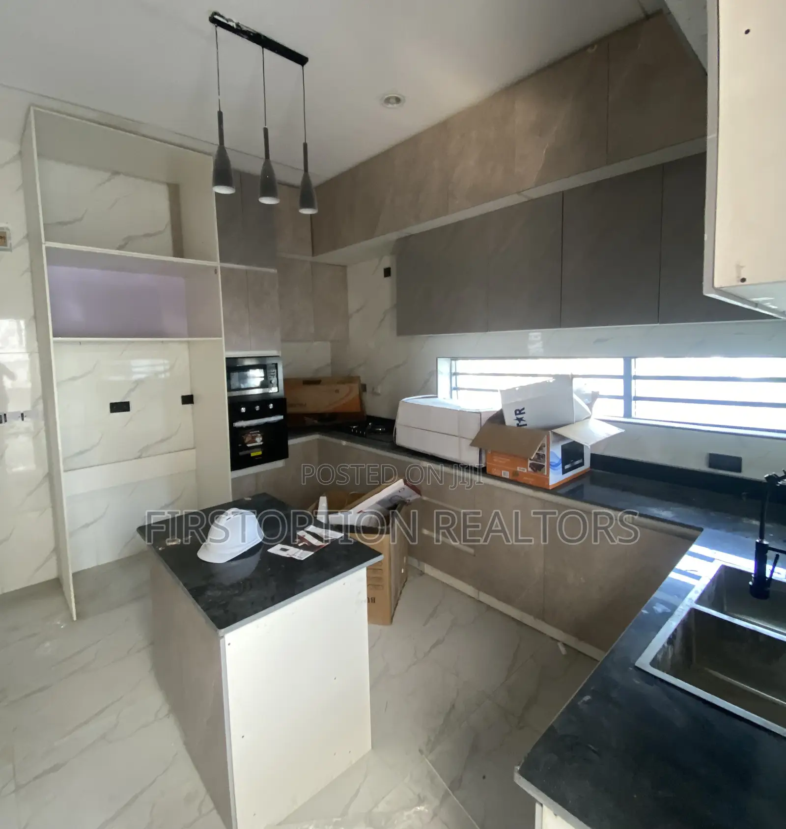 5bdrm Duplex in White Oak Estate, Ologolo for rent