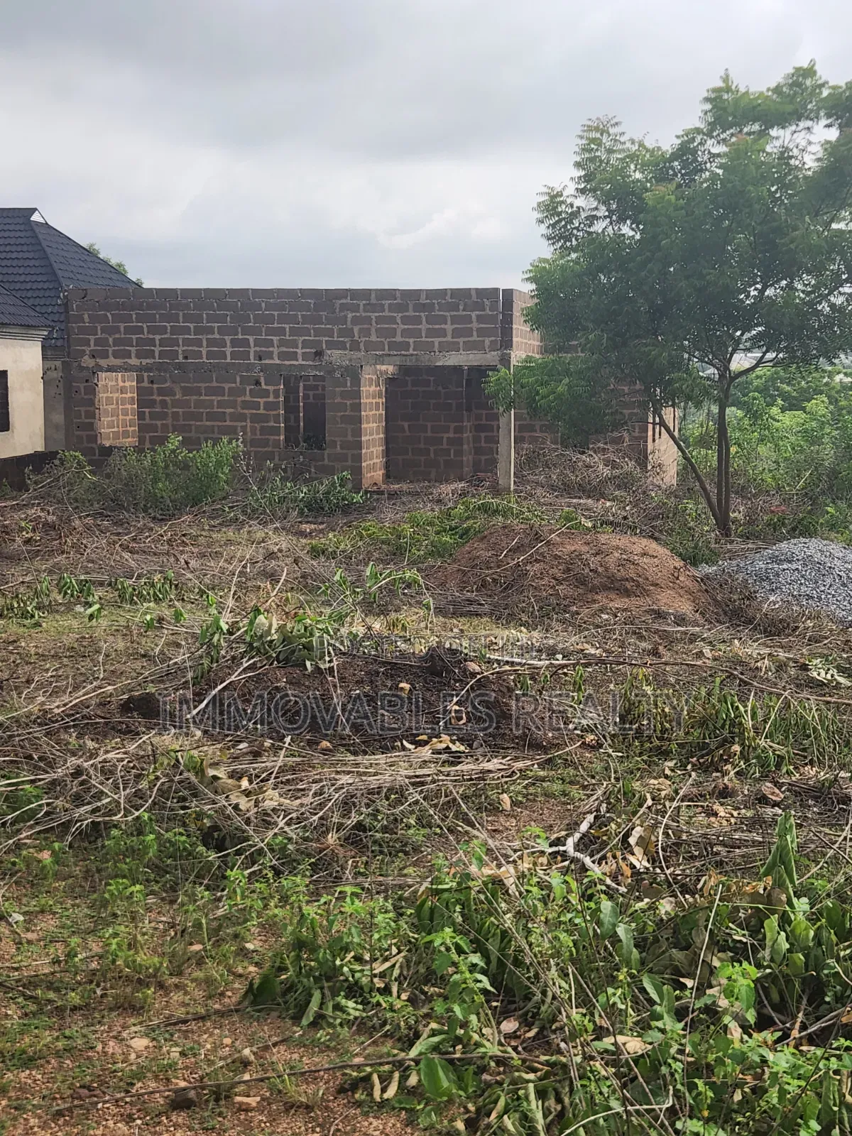 3bed Room Uncompleted Building