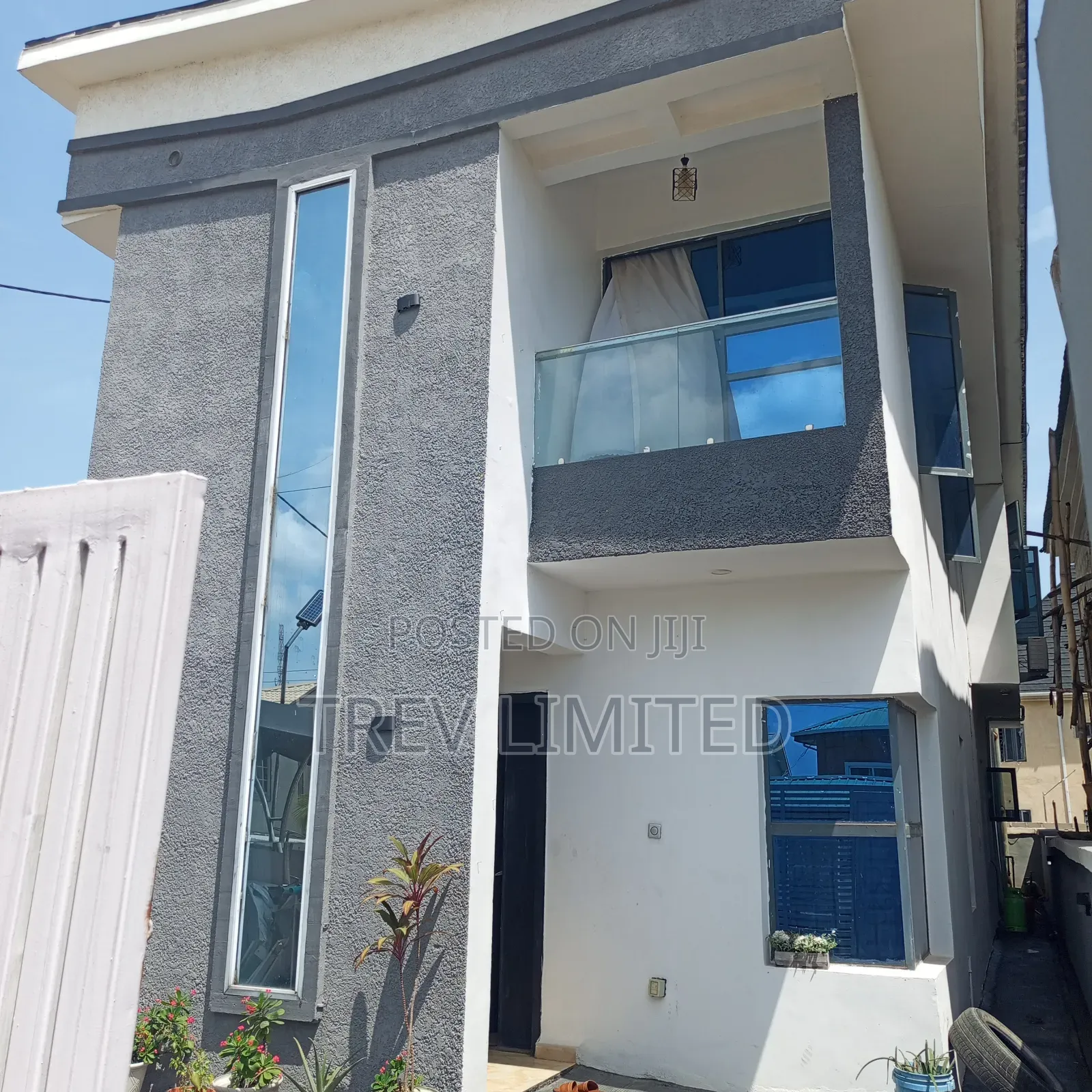 3bdrm Duplex in Seaside Estate for sale