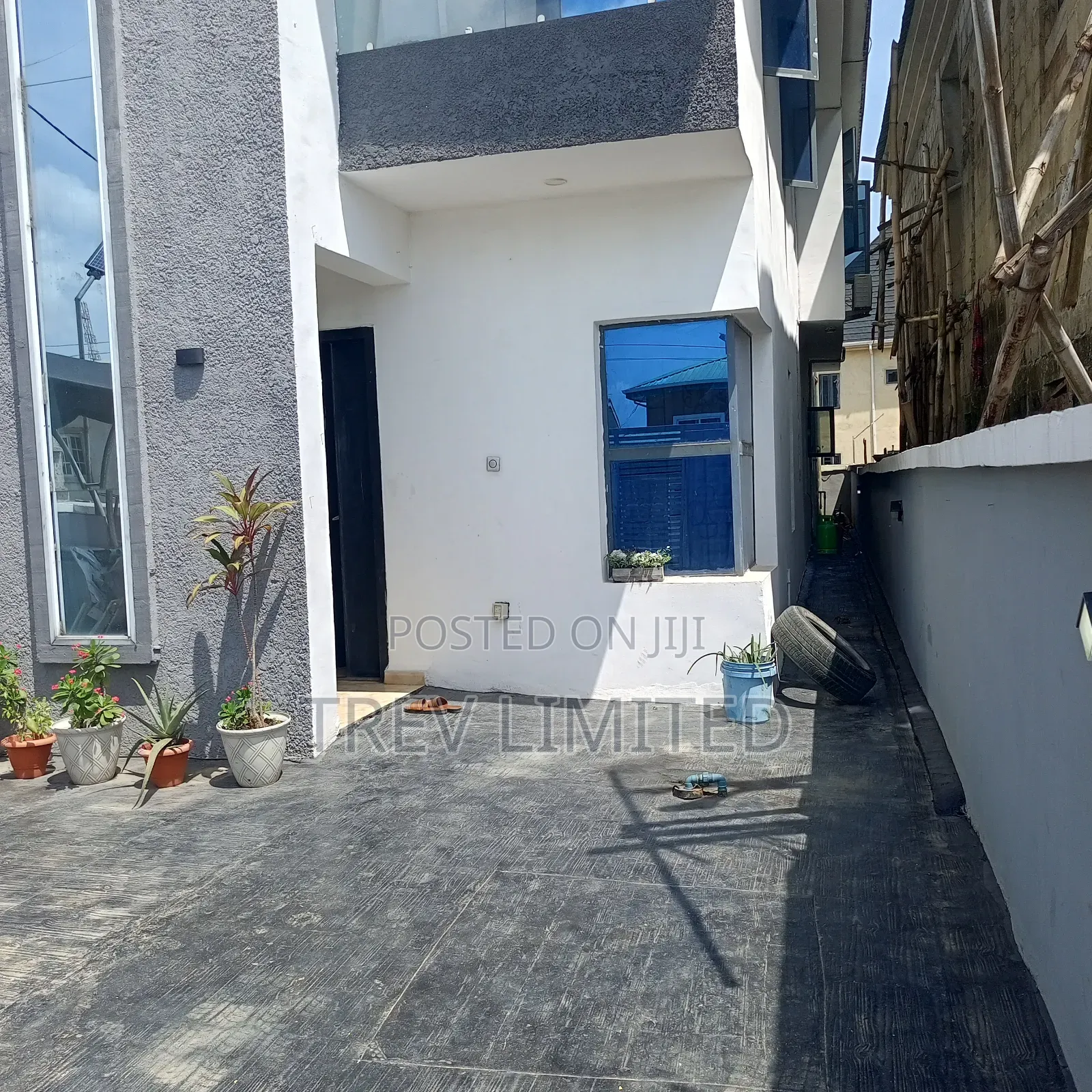 3bdrm Duplex in Seaside Estate for sale