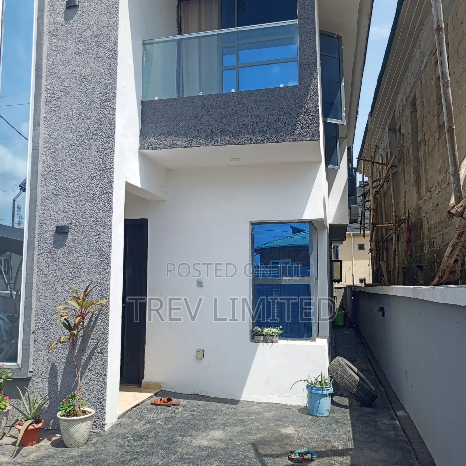 3bdrm Duplex in Seaside Estate for sale