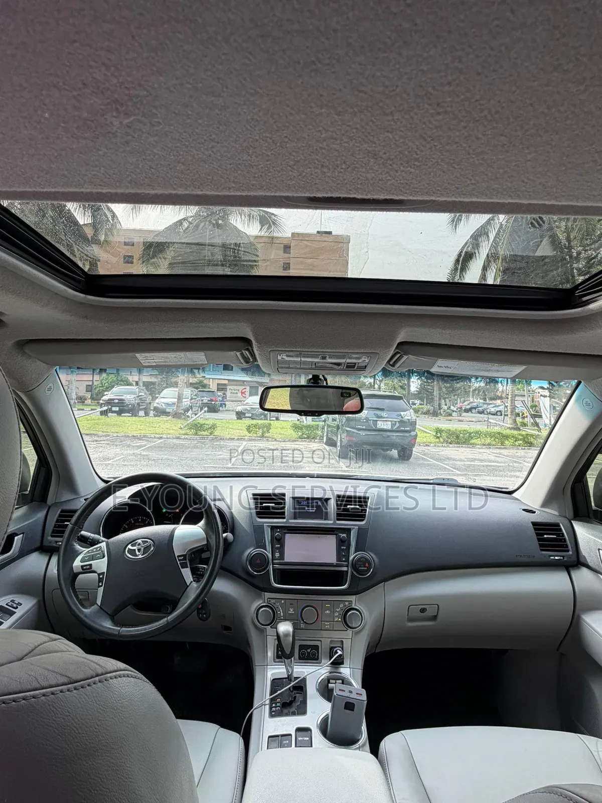 Toyota Highlander SE 3.5L 4WD 2013 Silver
