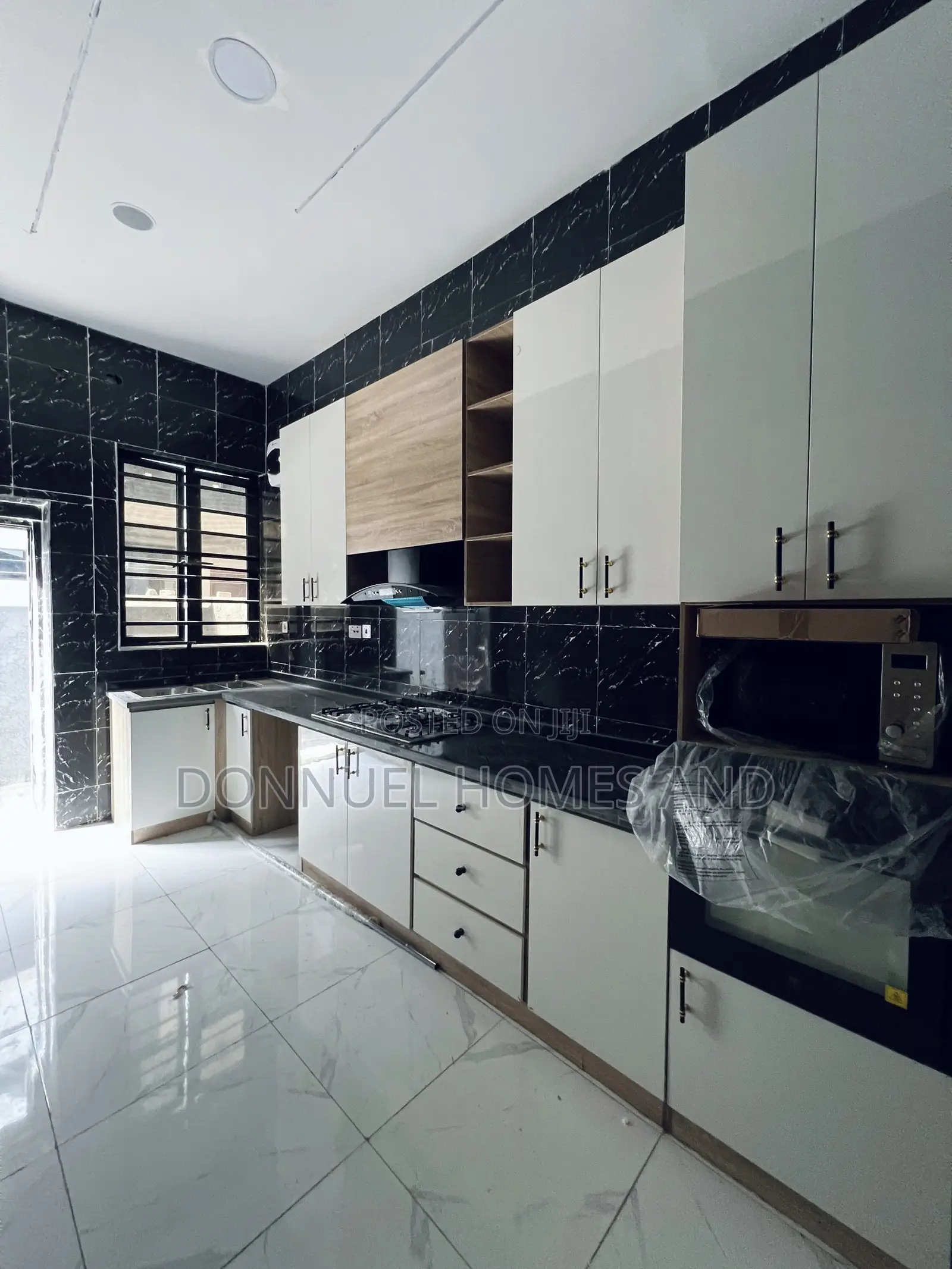 4bdrm Townhouse / Terrace in Ikota for rent