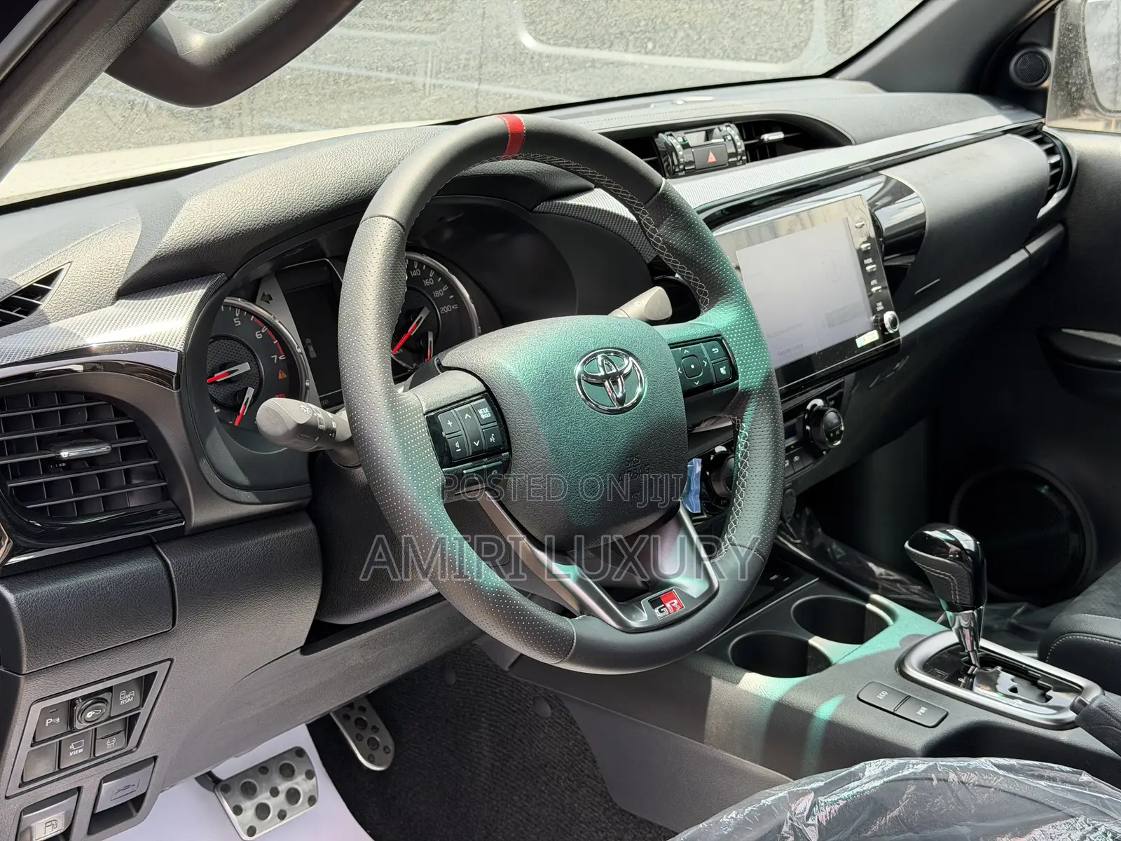 New Toyota Hilux 2025 Black