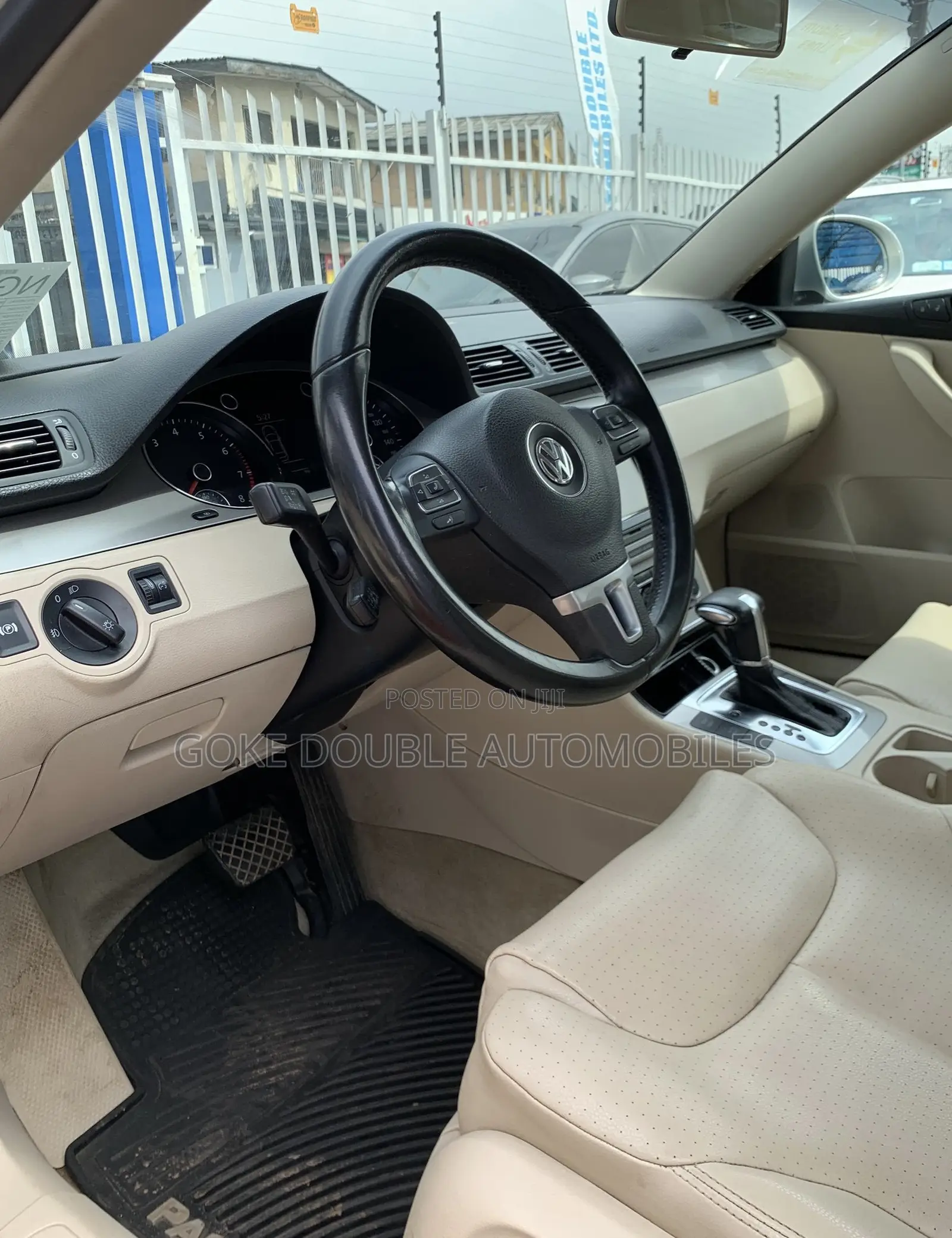 Volkswagen Passat 2010 Beige