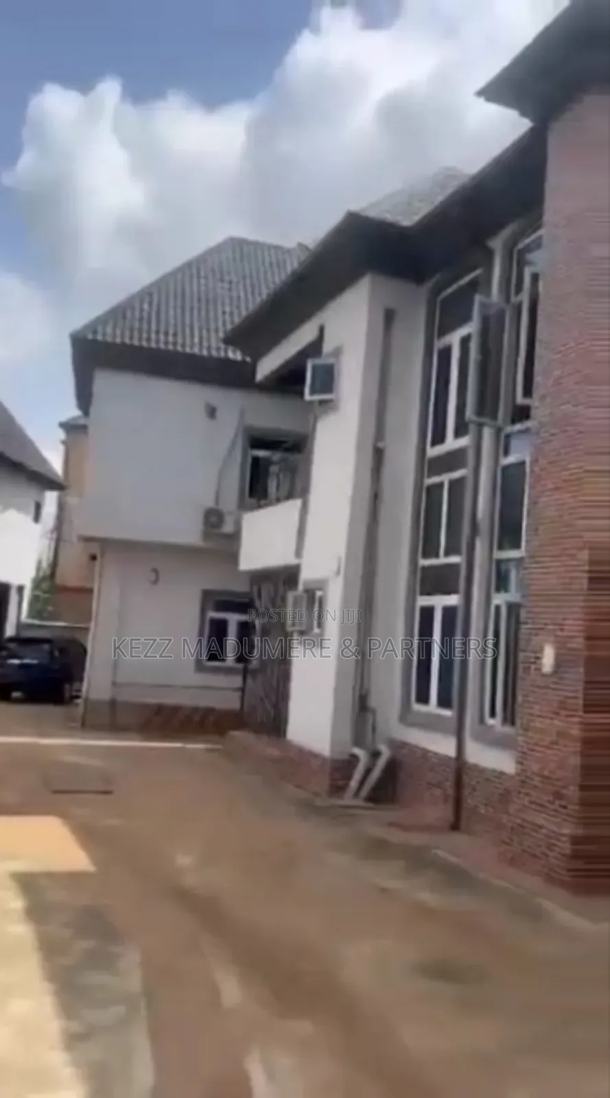 8bdrm Block of Flats in Federal Housing Est. for sale