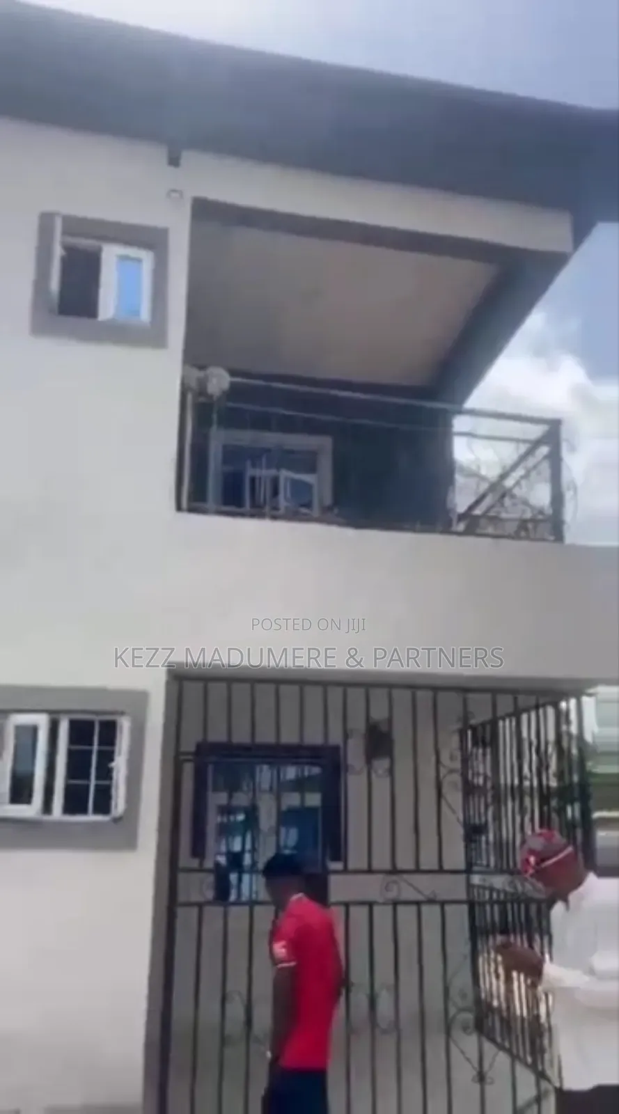 8bdrm Block of Flats in Federal Housing Est. for sale