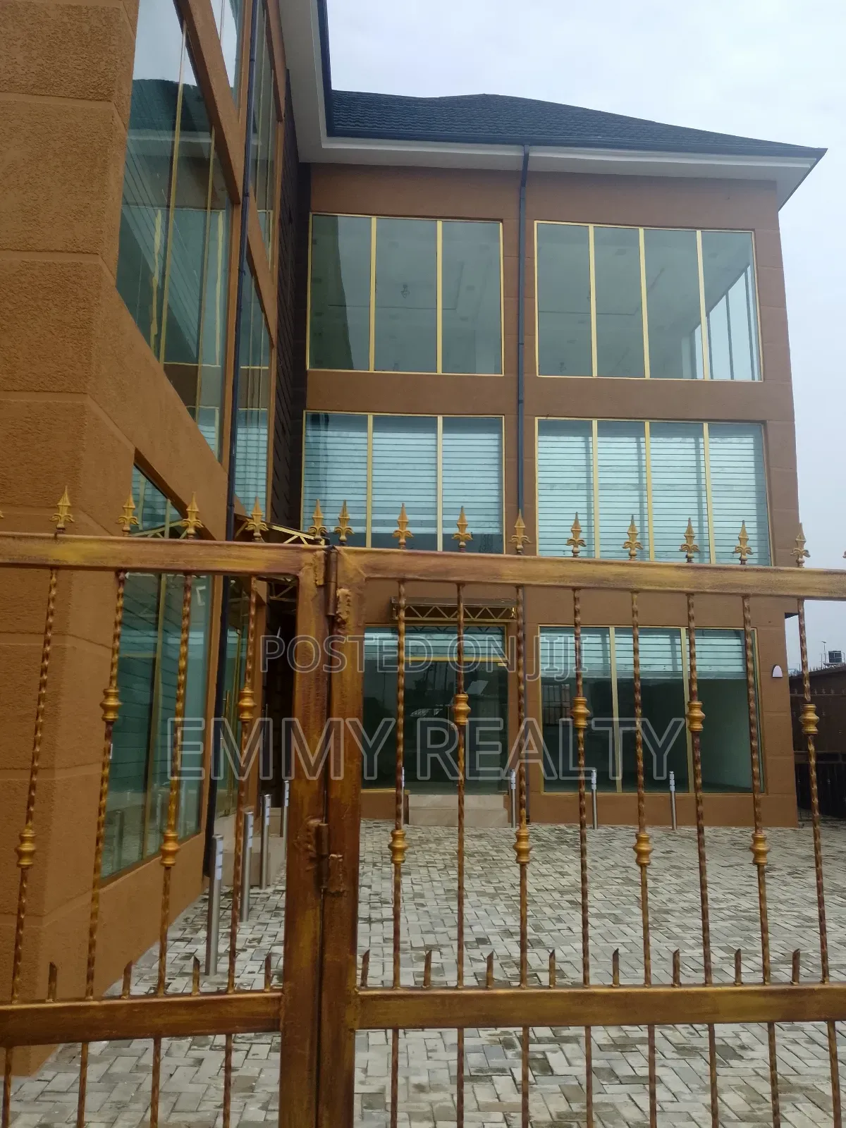 Brand New Plaza/Showroom/Shop