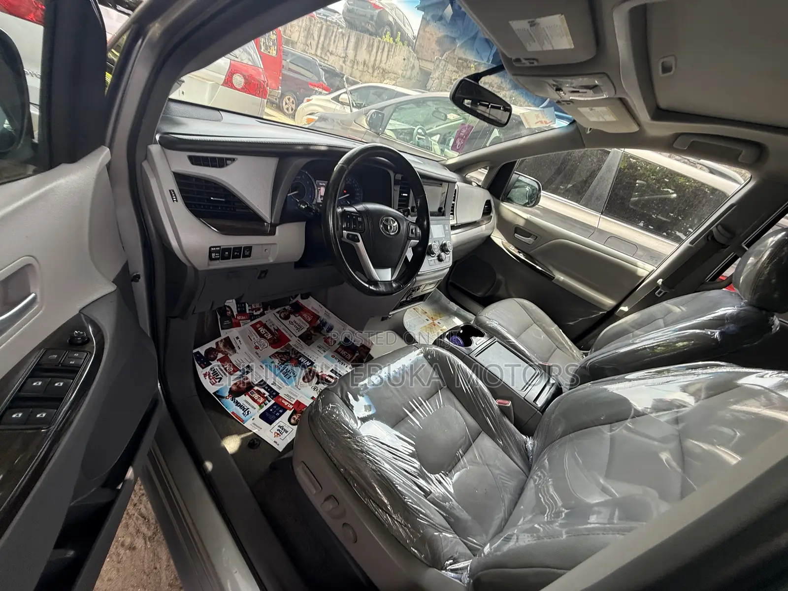 Toyota Sienna XLE 8-Passenger 4dr Minivan (3.5L 6cyl 6A) 2015 Silver