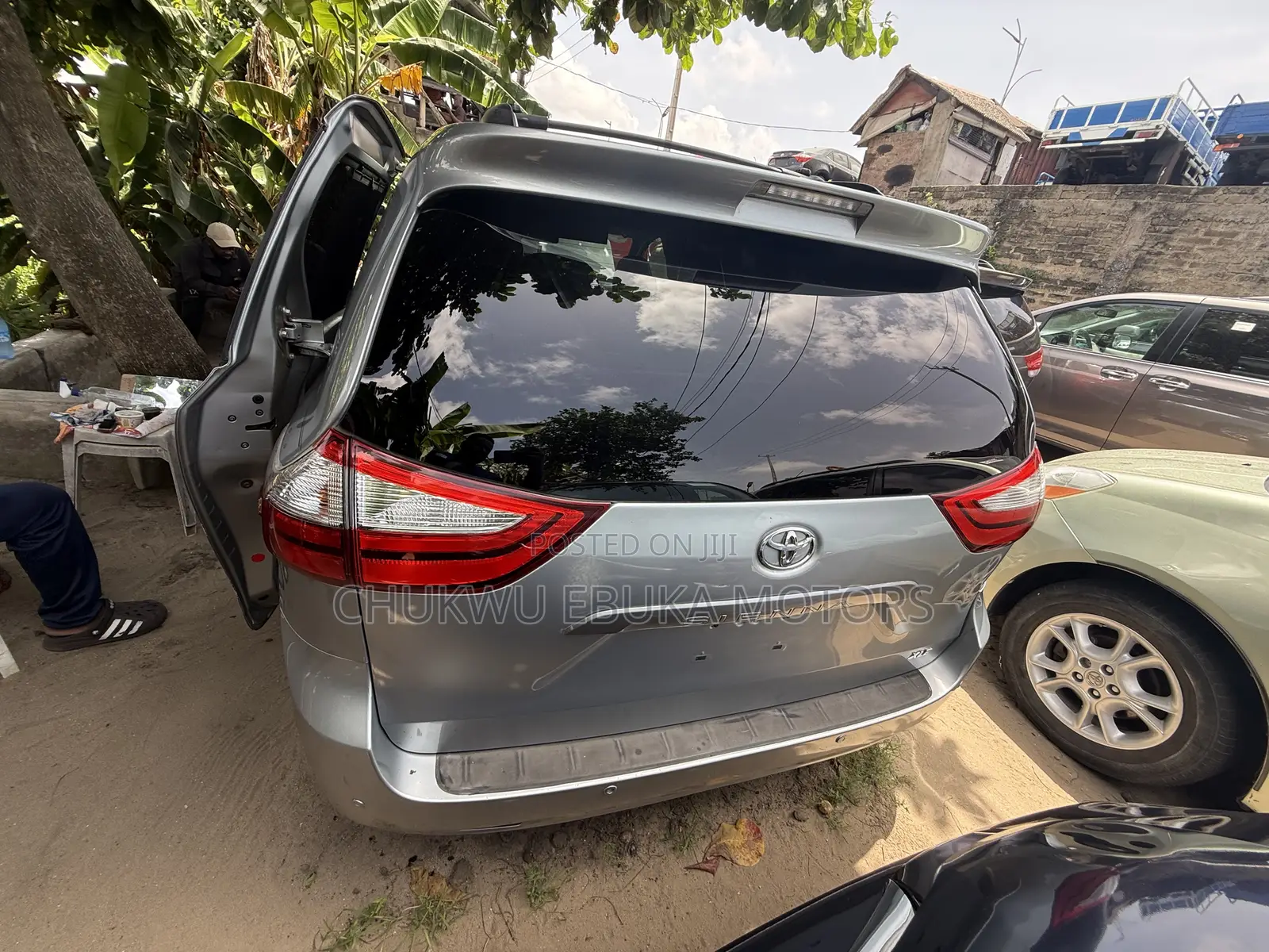Toyota Sienna XLE 8-Passenger 4dr Minivan (3.5L 6cyl 6A) 2015 Silver