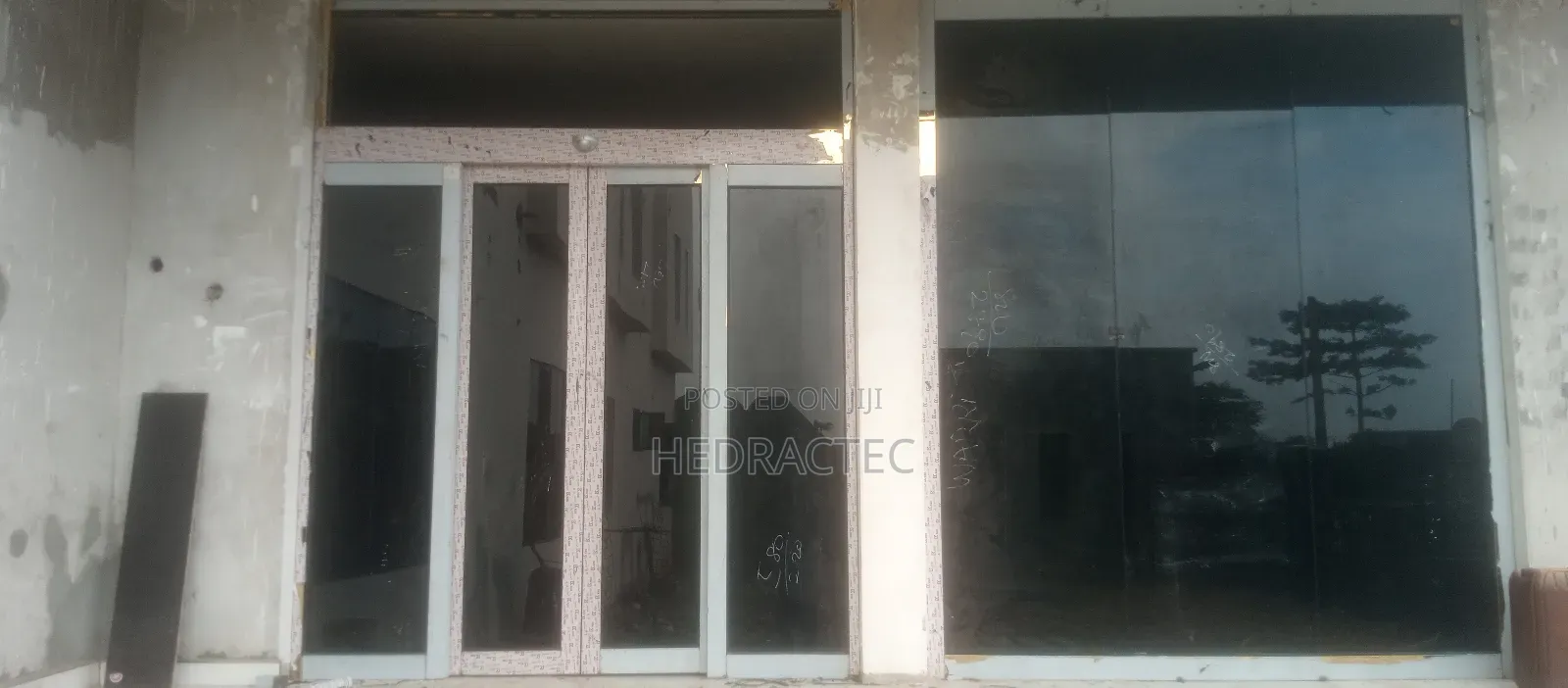 Automatic Sensor Sliding Door by Hedractec