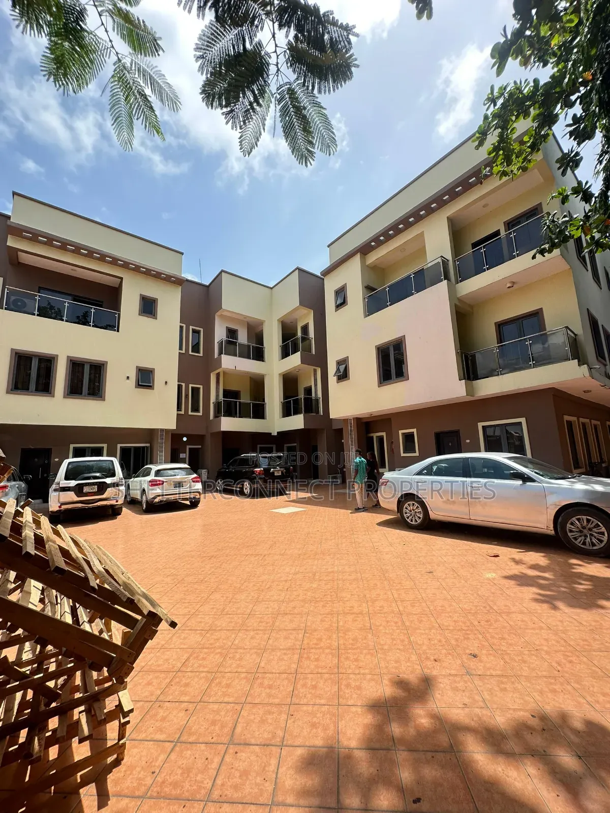 3bdrm Apartment in Lekki Phase 1 for rent