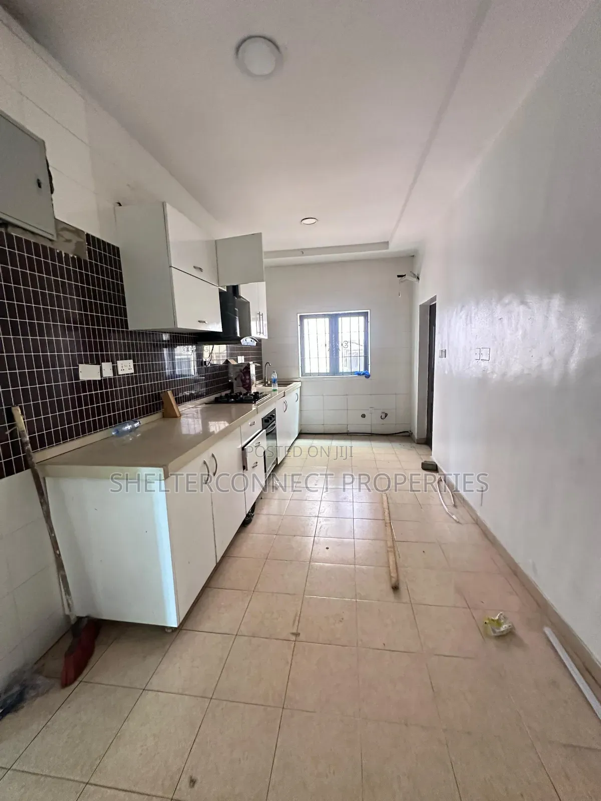 3bdrm Apartment in Lekki Phase 1 for rent