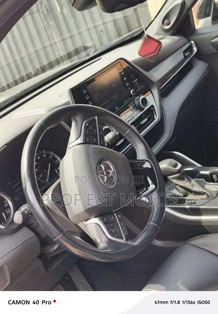 Toyota Highlander XSE 2021 Beige