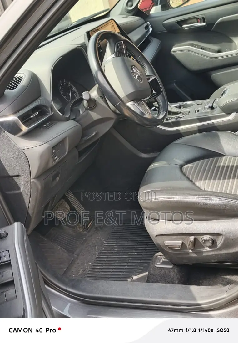 Toyota Highlander XSE 2021 Beige