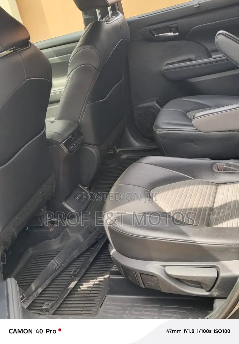 Toyota Highlander XSE 2021 Beige