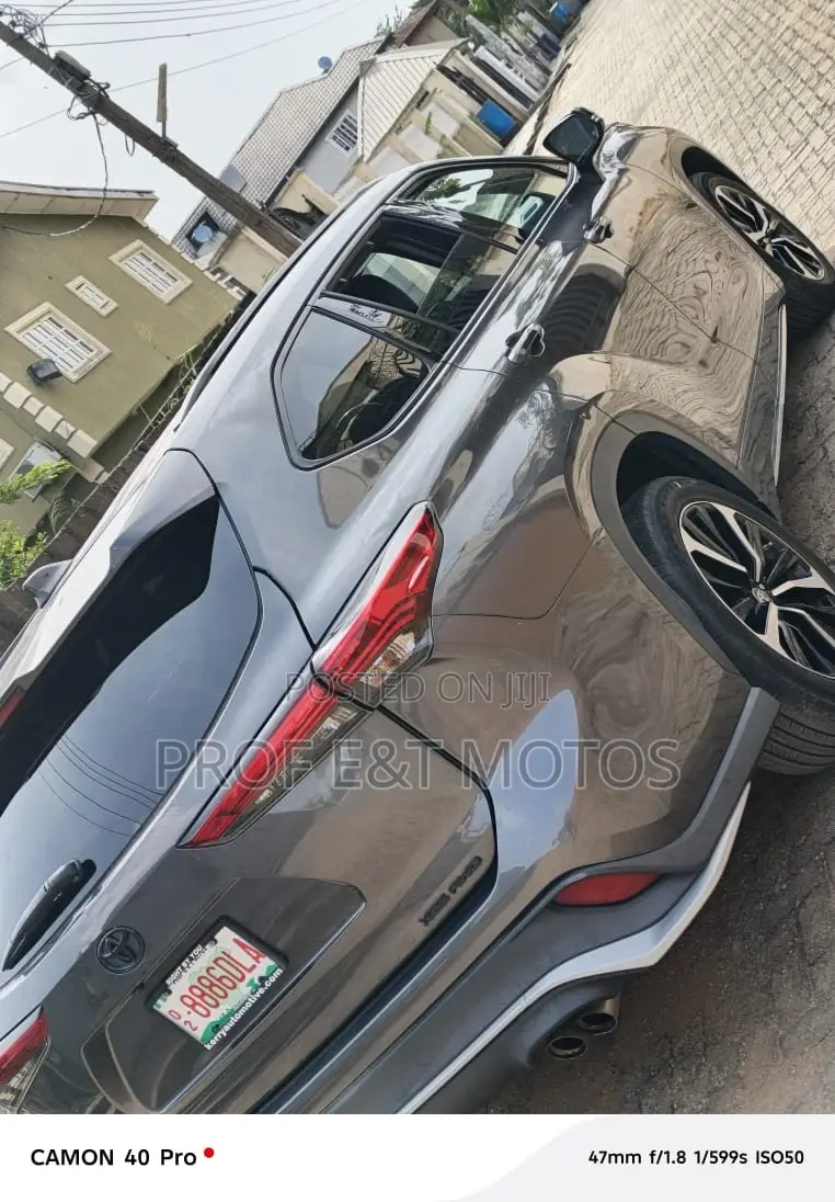 Toyota Highlander XSE 2021 Beige