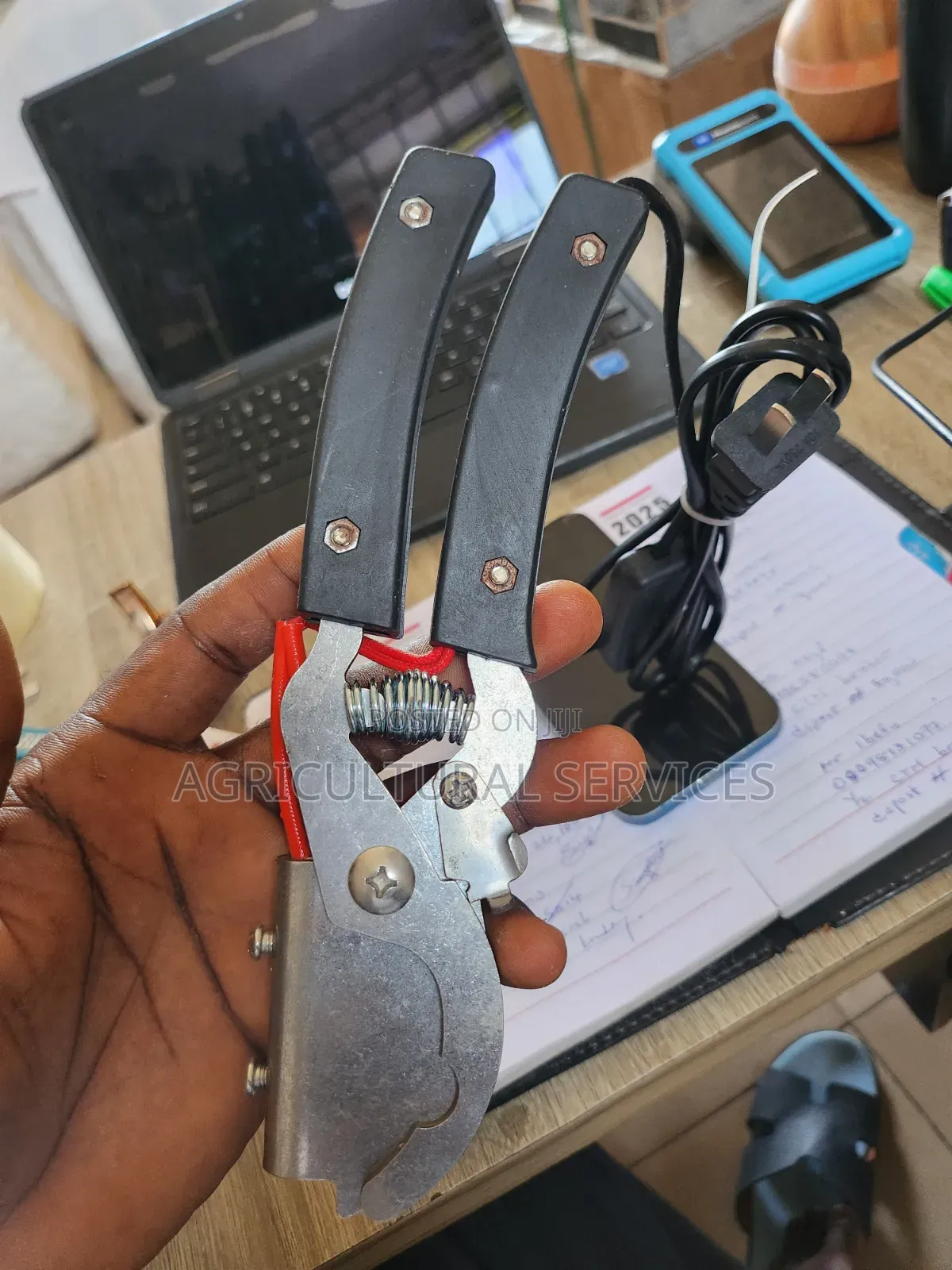 Hand Debeaking Machine