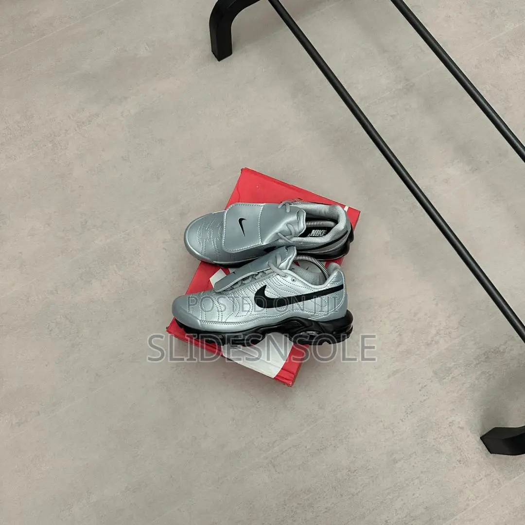 Nike Air Max Plus Tiempo