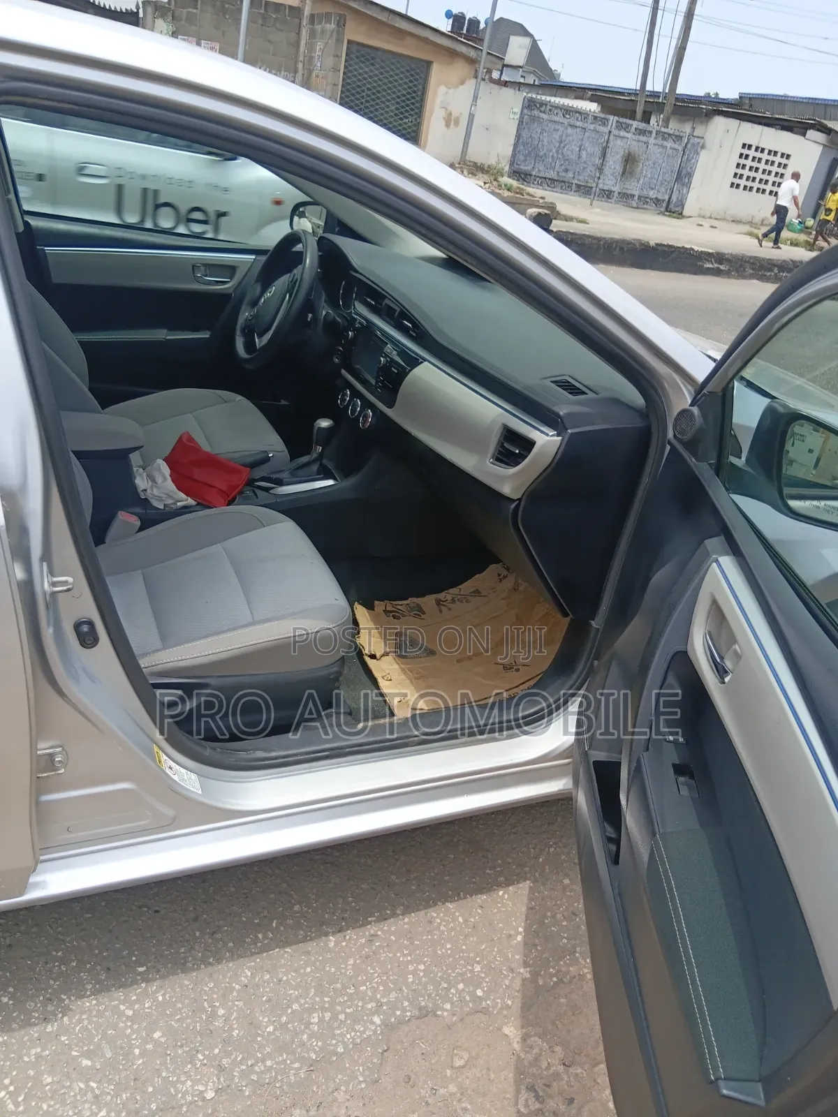 Toyota Corolla LE 4dr Sedan (1.8L 4cyl CVT) 2015 Silver