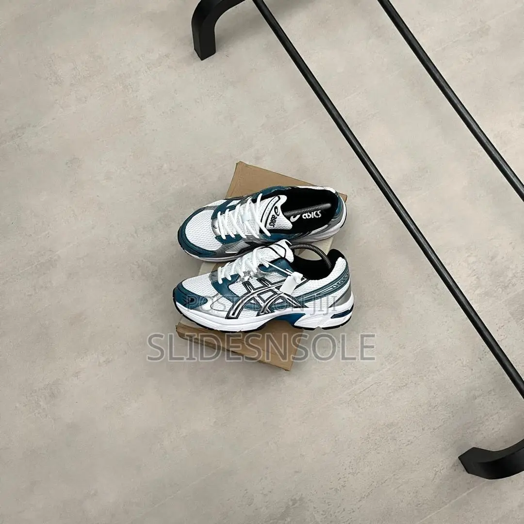 Asics Gel-Nyc RGD in the "Ironclad / Black