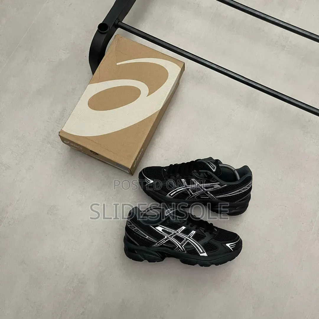 Asics Gel-Nyc RGD in the "Ironclad / Black