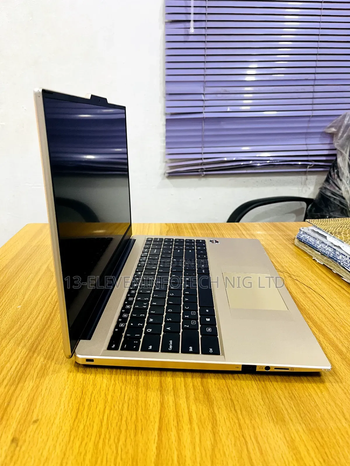 Laptop Avita Pura AMD 14 8GB AMD Ryzen 5 SSD 256GB
