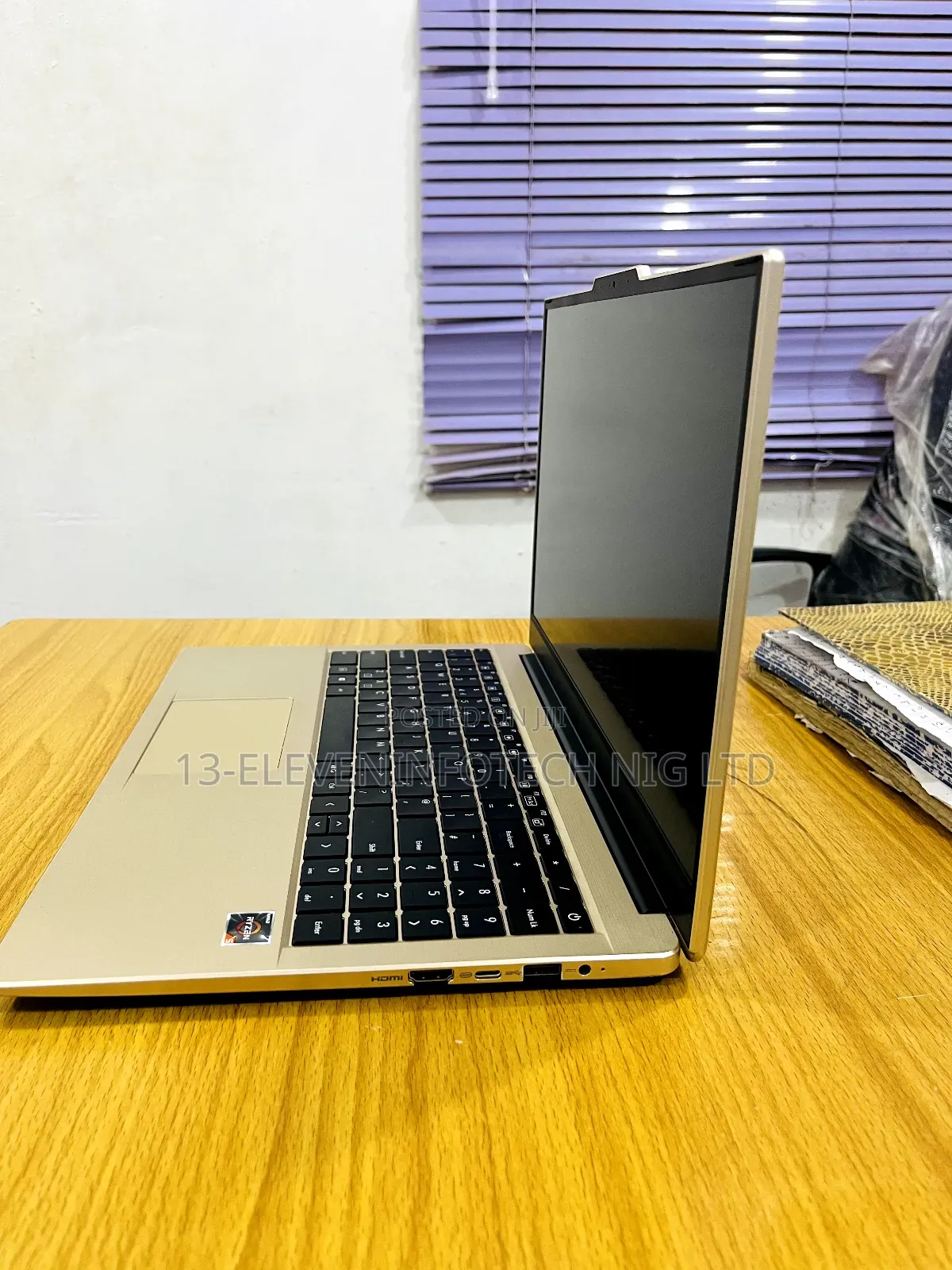 Laptop Avita Pura AMD 14 8GB AMD Ryzen 5 SSD 256GB