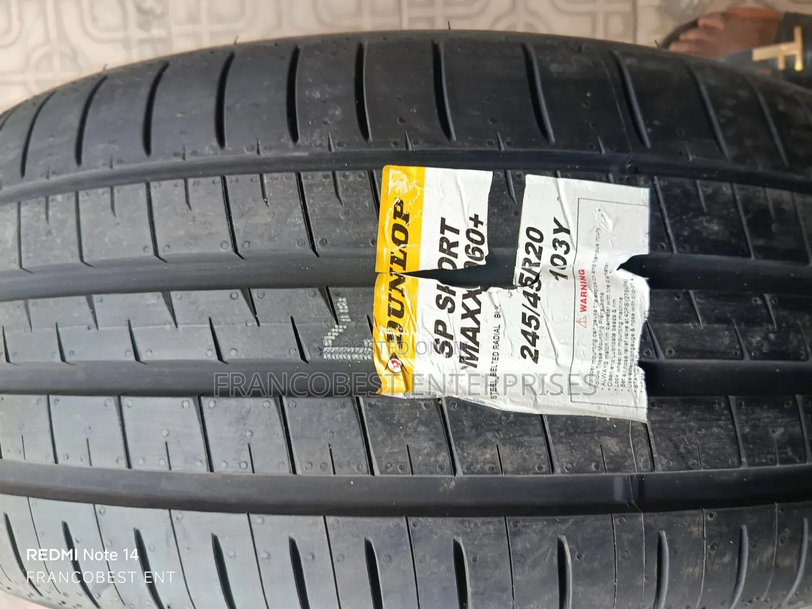 245/45r20 Dunlop Tire
