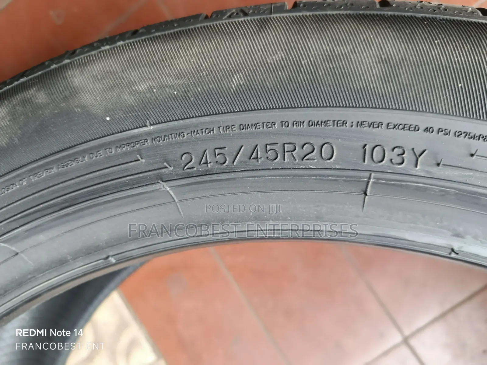 245/45r20 Dunlop Tire