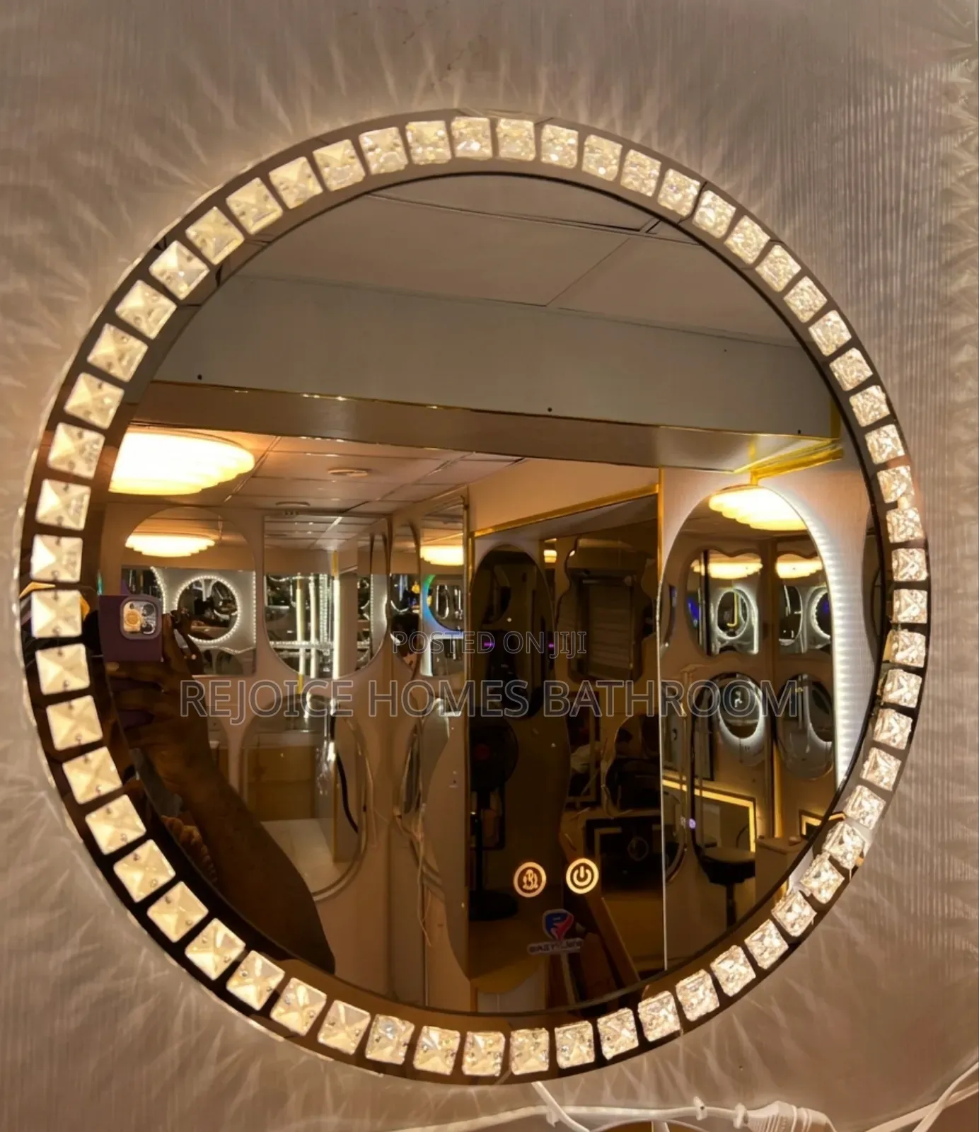 Luxury Circular Crystal Diamond-Crusted Led Smart Mirror