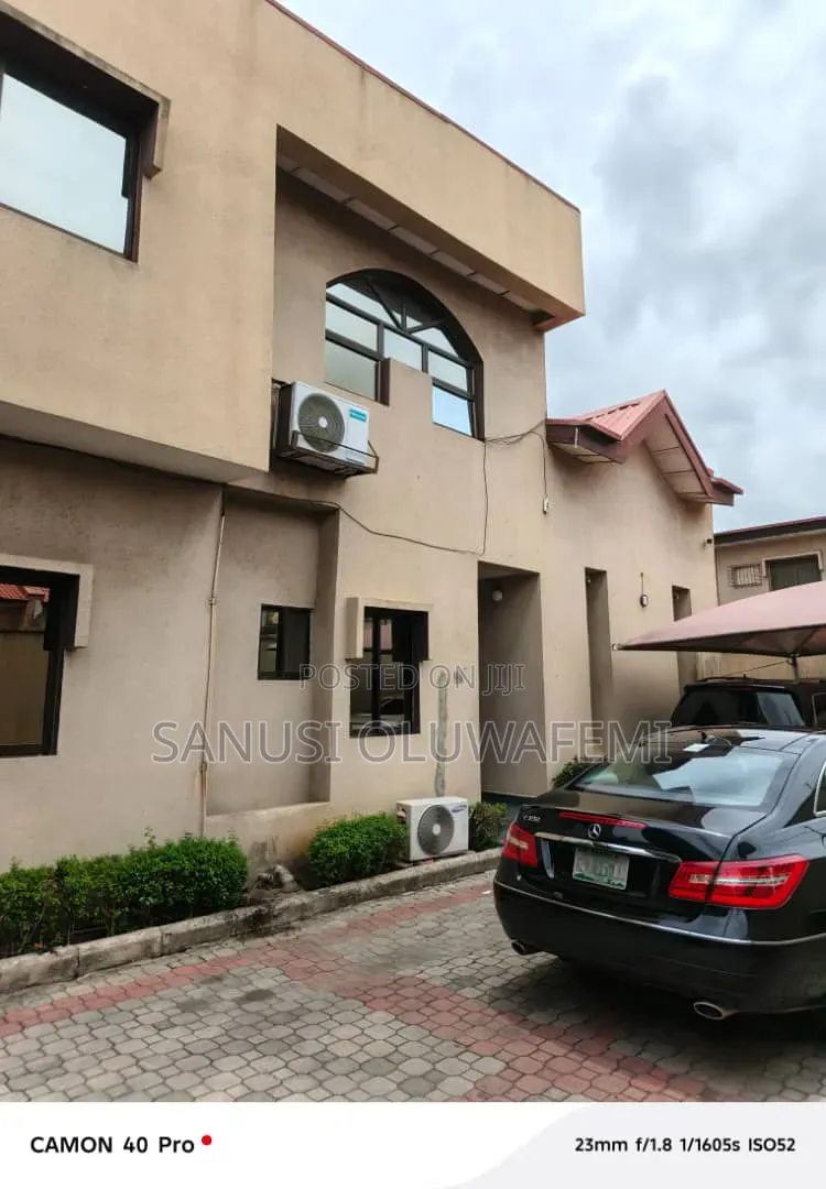 5bdrm Duplex in Alausa for sale